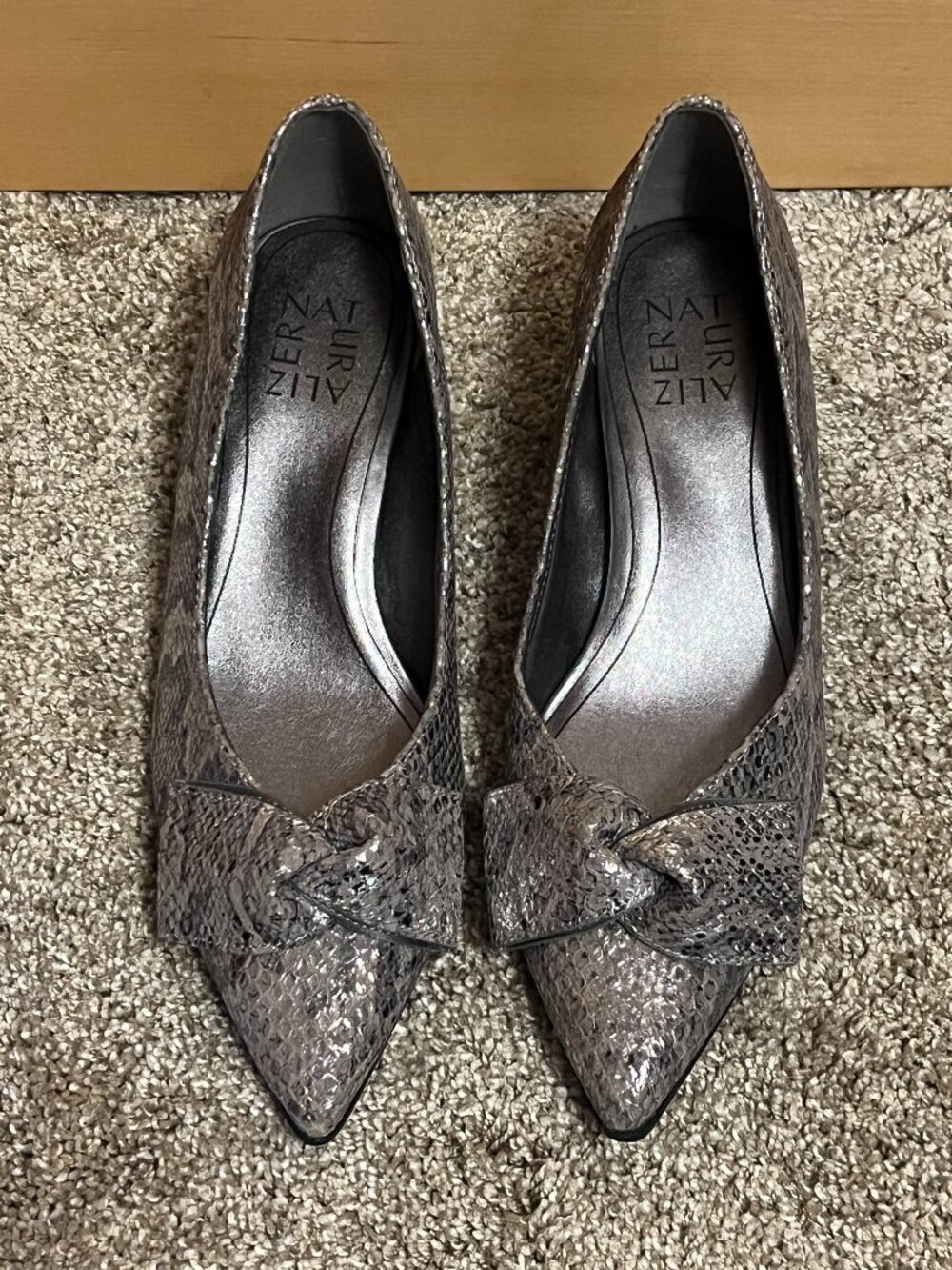 Naturalizer Women's Silver Snakeskin Heels: Size 6.5M